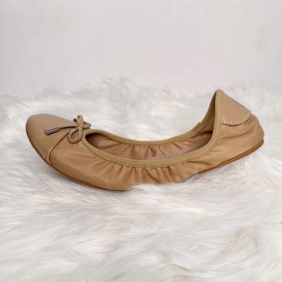 MICHAEL KORS LIGHT TAN VEGAN BALLET FLATS SZ 7.5 - Picture 2 of 10